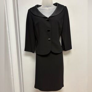 MAGGY LONDON Petites | Classic Black Satin-Collar Skirt Suit Set – Size 8P